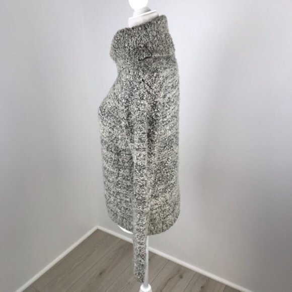 Pins & Needles Turtleneck Sweater Size S - Picture 3 of 5